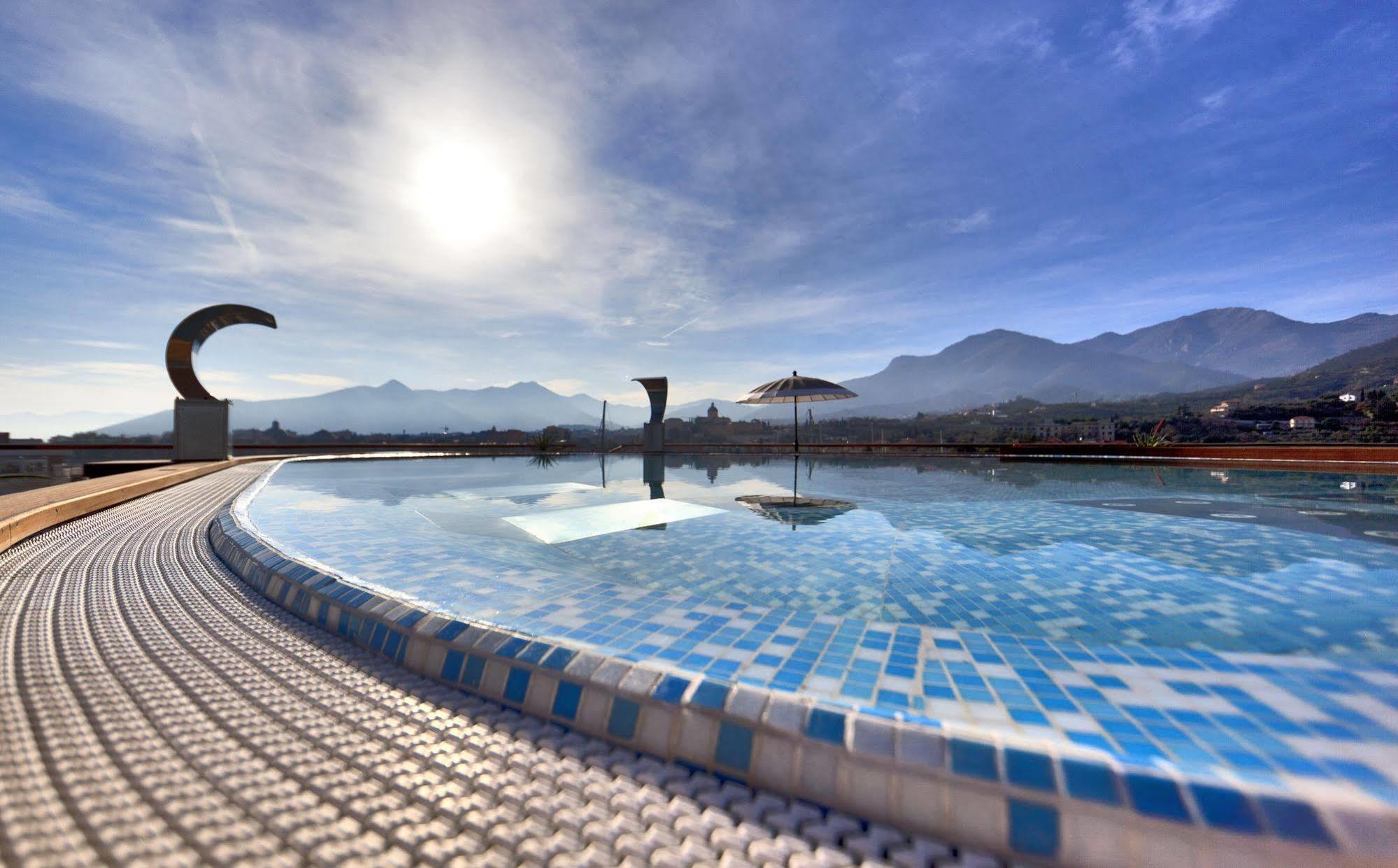 Yacht Club Marina Di Loano Hotel Exterior photo